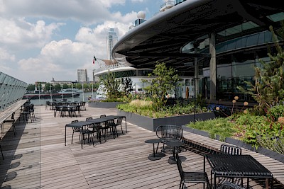 Fraai dakterras op World Port Center in Rotterdam